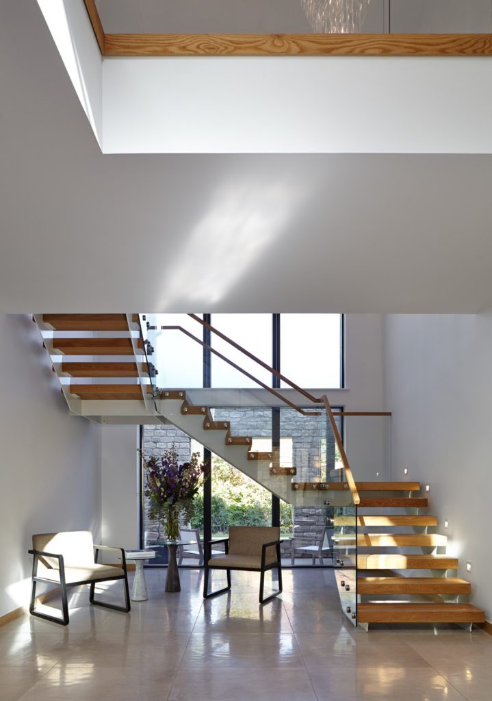 wild-perry-modern-straight-wood-glass-stairs