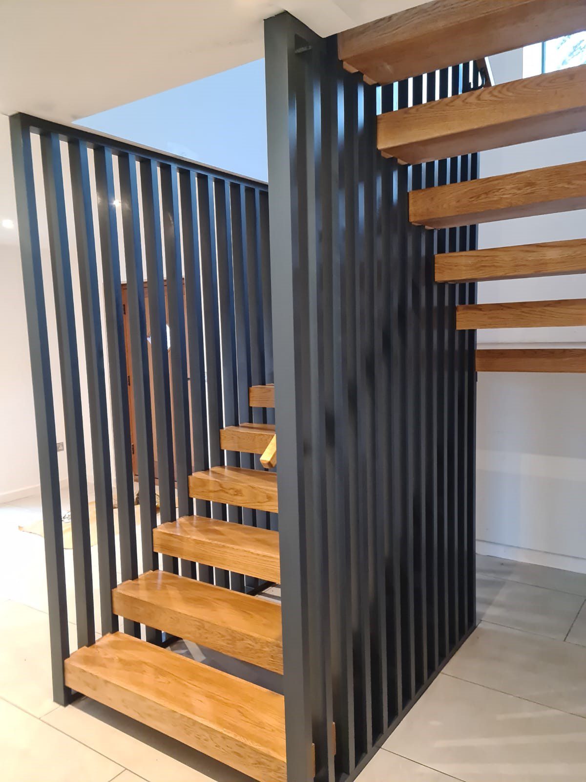 modern-metal-staircase-balustrade