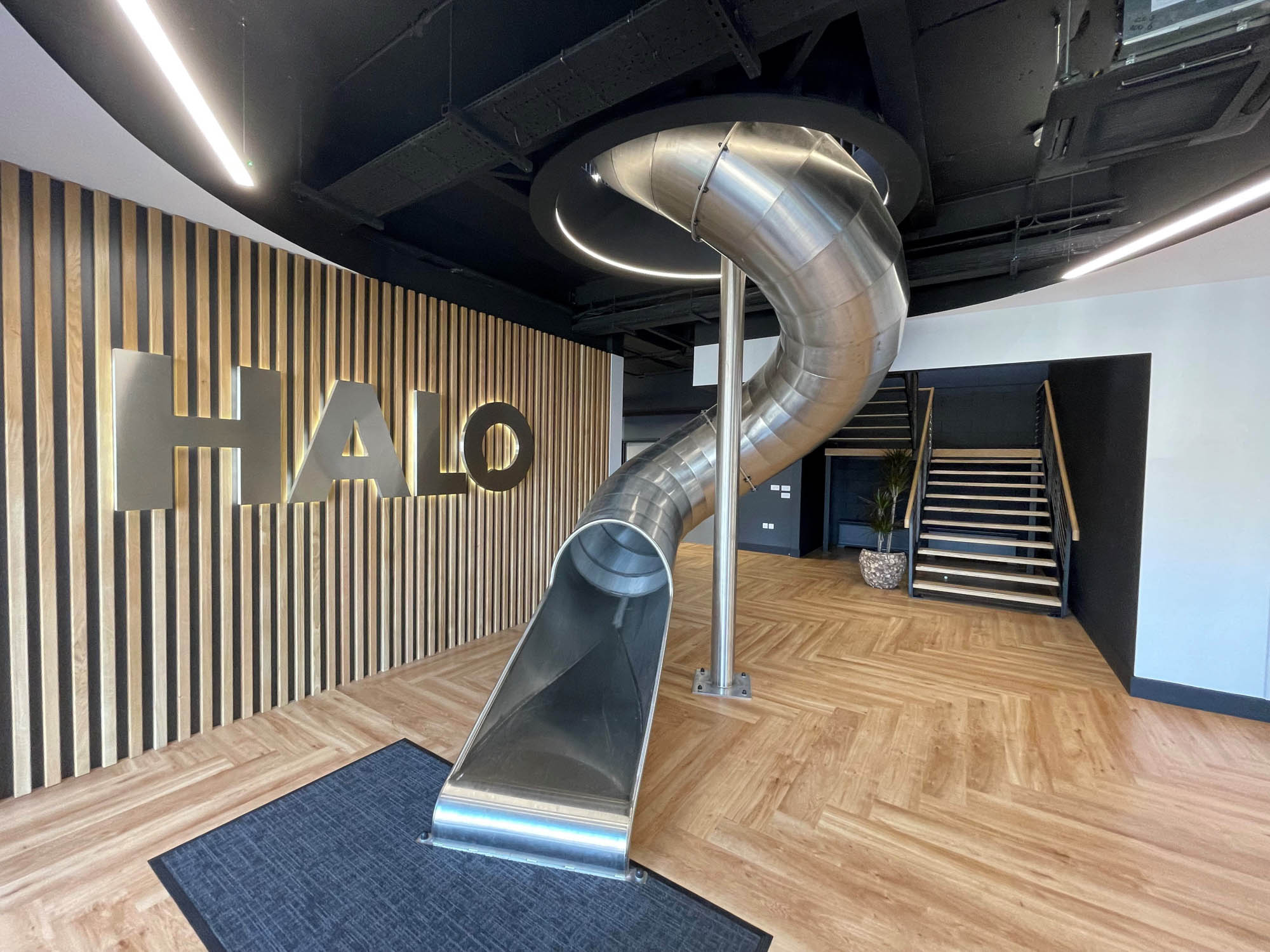 Halo HQ Offices Stair Pro